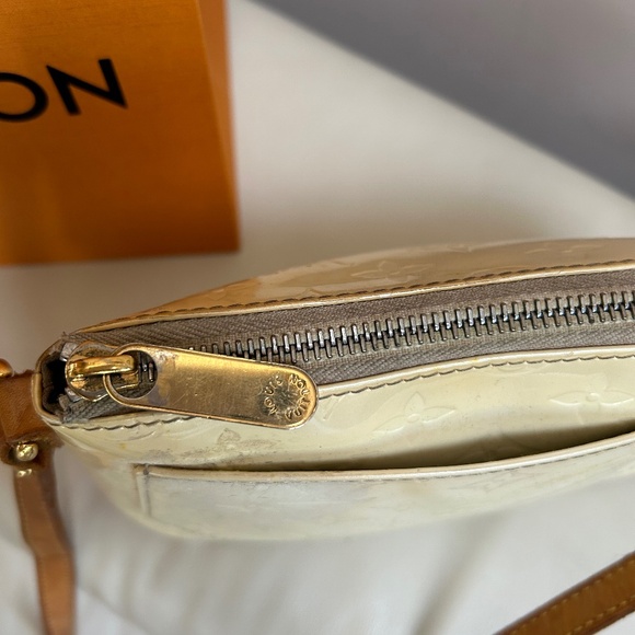 ** WOW** 💫Louis Vuitton Minna Street Vernis Crossbody - Picture 10 of 12
